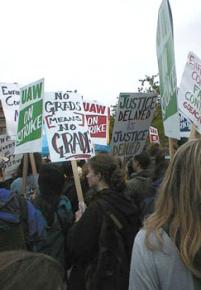 Members of UAW Local 4121 on strike at the University of Washington in June 2001