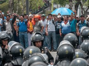 Teachers face down heavy police repression